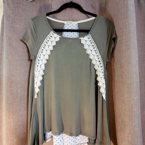 Polkadots & Lace Top - Picture 2 of 6